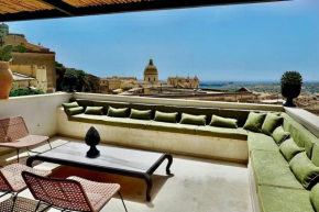 Penthouse Lady Packard Noto